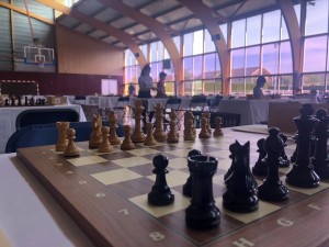 Une autre vue du gymnase consacré aux échecs